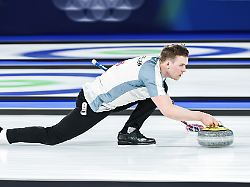 "Noch vornehm ausgedrückt": Curling-Ass flucht über "beschissenes" Olympia-Eis