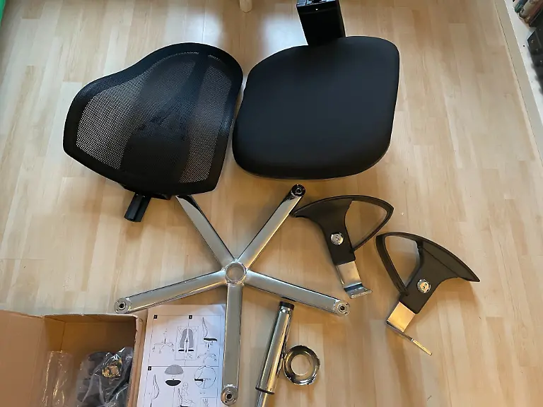 Die-Einzelteile-des-Topstar-Buerostuhls