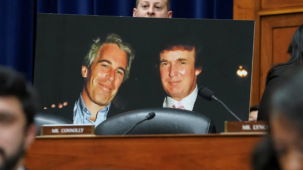 2024-01-10T190622Z_2031272142_RC23F5A5950G_RTRMADP_3_USA-BIDEN-IMPEACHMENT