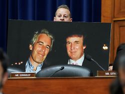 Große Wut auch in Las Vegas: Epstein-Opfer attackieren Trump mit Werbekampagne beim Super Bowl