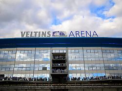 Über Nacht in Toilette gelegen: Reinigungskraft findet Leiche in Schalker Veltins-Arena