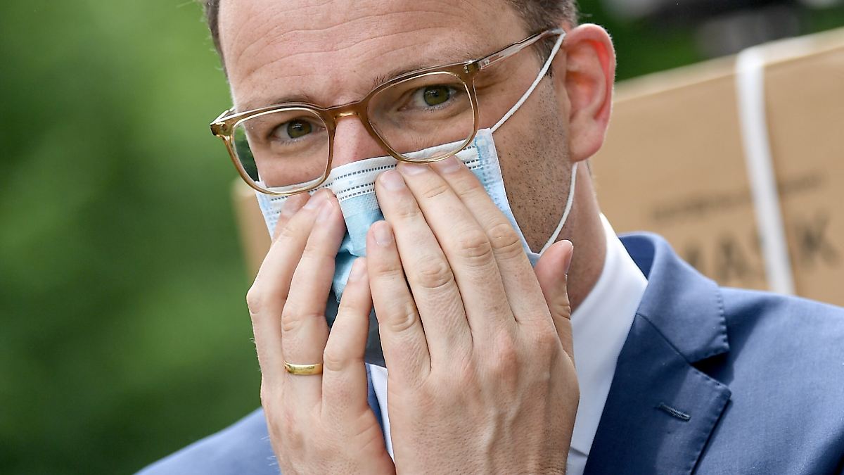 Noch-Millionen-auf-Lager-Regierung-verbrennt-rund-drei-Milliarden-Corona-Masken