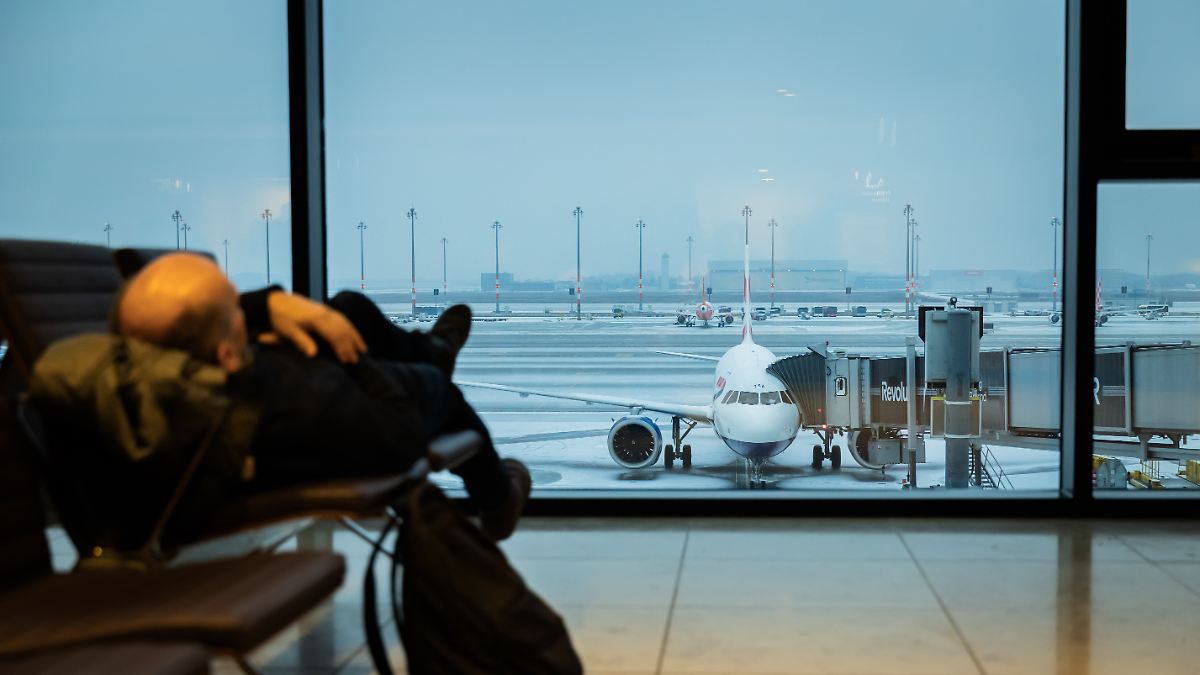 -Gefahr-f-r-Leib-und-Leben-Glatteis-sorgt-f-r-Unfallserie-auf-A10-BER-stellt-Betrieb-ein