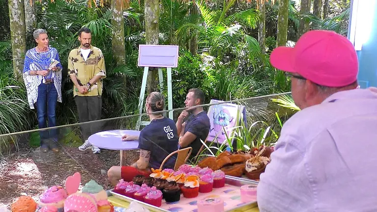 ACHTUNG-SPERRFRIST-FUeR-ALLE-MEDIEN-BIS-ZUM-SHOWENDE-DONNERSTAG-05-FEBRUAR-2026-22-30-UHR-Sonja-Zietlow-und-Jan-Koeppen-begruessen-Gil-Ofarim-l-und-Patrick-Romer-zur-Dschungelpruefung-backWUeRG-Die-Verwendung-des-sendungsbezogenen-Materials-ist-nur-mit-dem-Hinweis-und-Verlinkung-auf-RTL-gestattet