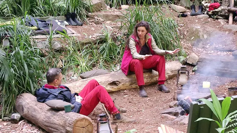 ACHTUNG-SPERRFRIST-FUeR-ALLE-MEDIEN-BIS-ZUM-SHOWENDE-DONNERSTAG-05-FEBRUAR-2026-22-30-UHR-Simone-Ballack-und-Hardy-Krueger-aeussern-Zweifel-Wenn-Gil-gewinnt-dann-waere-das-fuer-mich-nicht-okay-sagt-Simone-Hardy-ergaenzt-Ich-finde-es-erstaunlich-dass-er-immer-noch-hier-ist-Die-Verwendung-des-sendungsbezogenen-Materials-ist-nur-mit-dem-Hinweis-und-Verlinkung-auf-RTL-gestattet