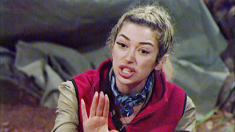 ACHTUNG-SPERRFRIST-FUeR-ALLE-MEDIEN-BIS-ZUM-SHOWENDE-DONNERSTAG-05-FEBRUAR-2026-22-30-UHR-Am-Lagerfeuer-eskaliert-der-Streit-zwischen-Ariel-und-Gil-Die-Verwendung-des-sendungsbezogenen-Materials-ist-nur-mit-dem-Hinweis-und-Verlinkung-auf-RTL-gestattet