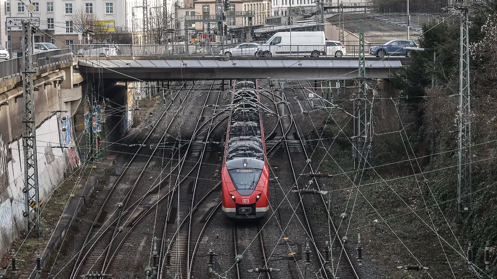 570227276