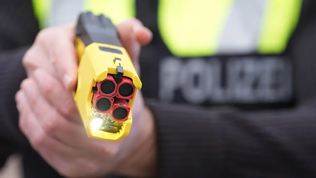 Hamburg & Schleswig-Holstein: Polizei setzt Taser gegen 29-Jährigen in ...