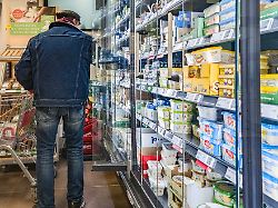 Butterpreis fällt auf 99 Cent: Landwirtschaftsminister will Bauern mit "Milchgipfel" helfen