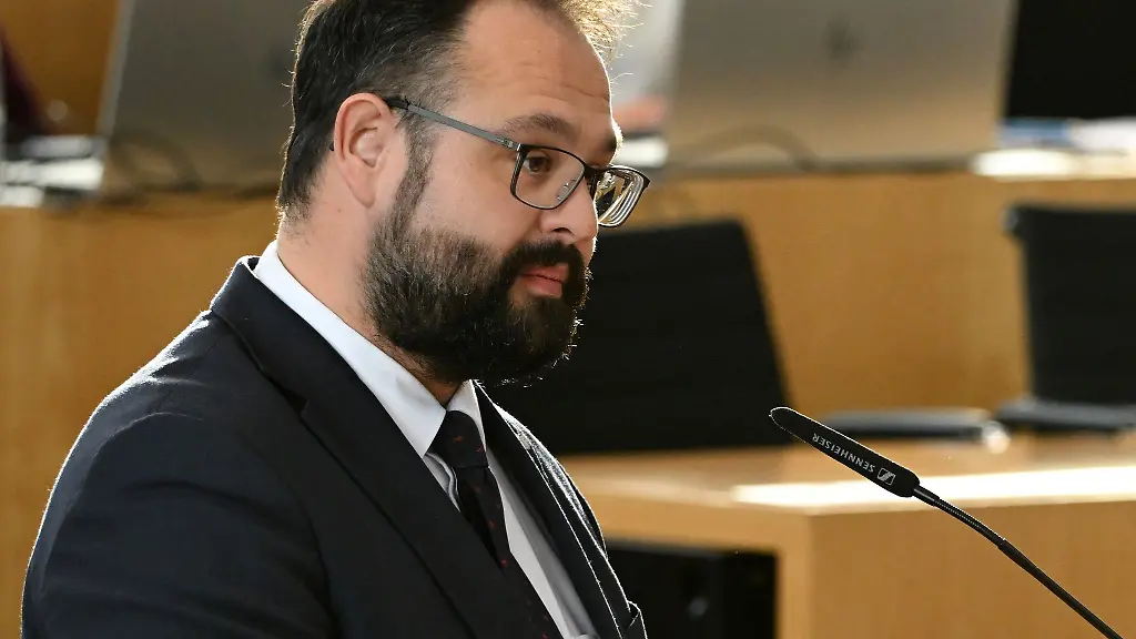 Der-CDU-Abgeordnete-Jonas-Urbach-haelt-eine-Flexibilitaet-bei-der-Einwohnerzahl-fuer-Gemeindezusammenschluesse-fuer-noetig