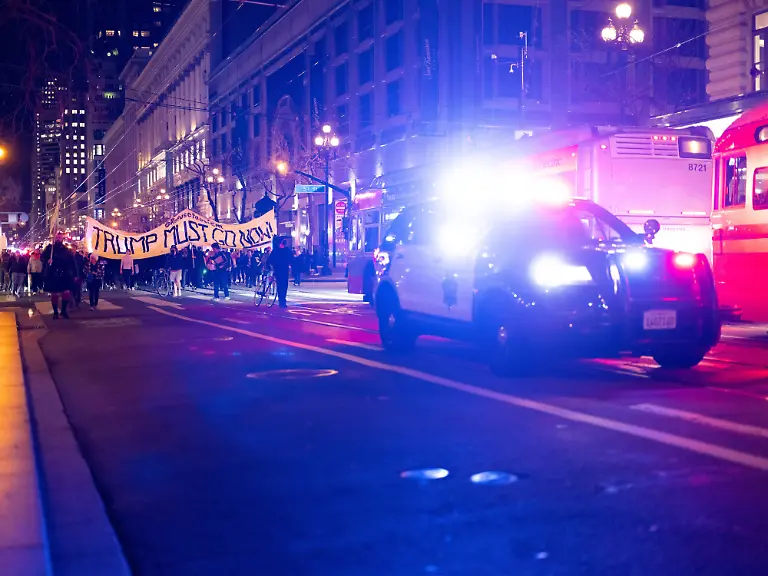 January-7-2026-San-Francisco-California-USA-A-San-Francisco-Police-cruiser-escorts-a-rally-and-march-against-the-Immigration-and-Customs-Enforcement-ICE-killing-of-U-S-citizen-Renee-Nicole-Good-in-San-Francisco-on-Wednesday-Jan-7-2026-An-officer-shot-and-killed-Good-during-an-immigration-enforcement-action