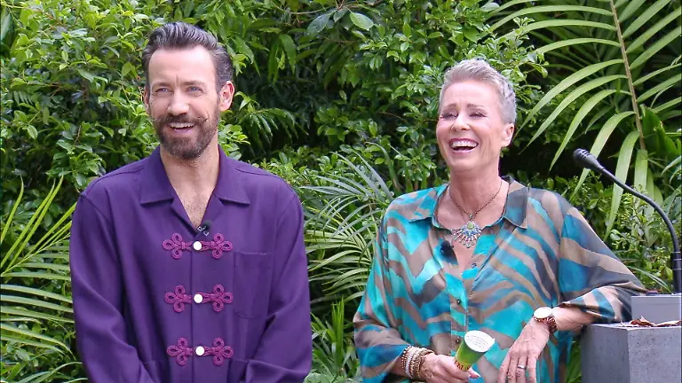 ACHTUNG-SPERRFRIST-FUeR-ALLE-MEDIEN-BIS-ZUM-SHOWENDE-FREITAG-06-FEBRUAR-2026-22-30-UHR-Sonja-Zietlow-und-Jan-Koeppen-begruessen-Hubert-zur-Dschungelpruefung-Der-Schandautomat-Die-Verwendung-des-sendungsbezogenen-Materials-ist-nur-mit-dem-Hinweis-und-Verlinkung-auf-RTL-gestattet