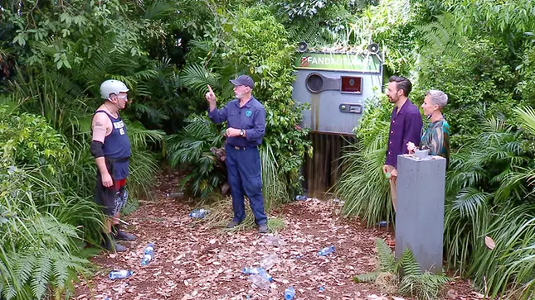 ACHTUNG-SPERRFRIST-FUeR-ALLE-MEDIEN-BIS-ZUM-SHOWENDE-FREITAG-06-FEBRUAR-2026-22-30-UHR-Sonja-Zietlow-und-Jan-Koeppen-begruessen-Hubert-Fella-l-zur-Dschungelpruefung-Der-Schandautomat-Dr-Bob-M-erklaert-Hubert-worauf-er-achten-muss-Die-Verwendung-des-sendungsbezogenen-Materials-ist-nur-mit-dem-Hinweis-und-Verlinkung-auf-RTL-gestattet