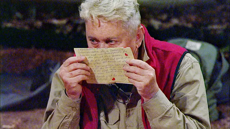 ACHTUNG-SPERRFRIST-FUeR-ALLE-MEDIEN-BIS-ZUM-SHOWENDE-FREITAG-06-FEBRUAR-2026-22-30-UHR-Biefe-von-den-Liebsten-Hubert-Fella-bekommt-einen-parfum-getraenkten-Brief-von-Ehemann-Matthias-Mangiapane-Die-Verwendung-des-sendungsbezogenen-Materials-ist-nur-mit-dem-Hinweis-und-Verlinkung-auf-RTL-gestattet