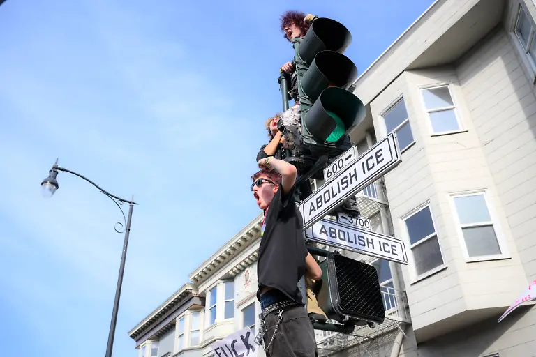 Massive-crowd-marched-in-San-Francisco-for-National-Shutdown-to-protest-ICE-operations-SAN-FRANCISCO-CALIFORNIA-JANUARY-30-Thousands-of-students-workers-and-anti-ICE-Immigration-and-Customs-Enforcement-protesters-are-gathered-at-Dolores-Park-and-marched-to-the-City-Hall-as-they-show-solidarity-with-Minneapolis-in-protest-for-ICE-operations-cross-country-in-San-Francisco-California-United-States-on-January-30-2026-Tayfun-Coskun-Anadolu-California-United-States-Editorial-use-only-Please-get-in-touch-for-any-other-usage