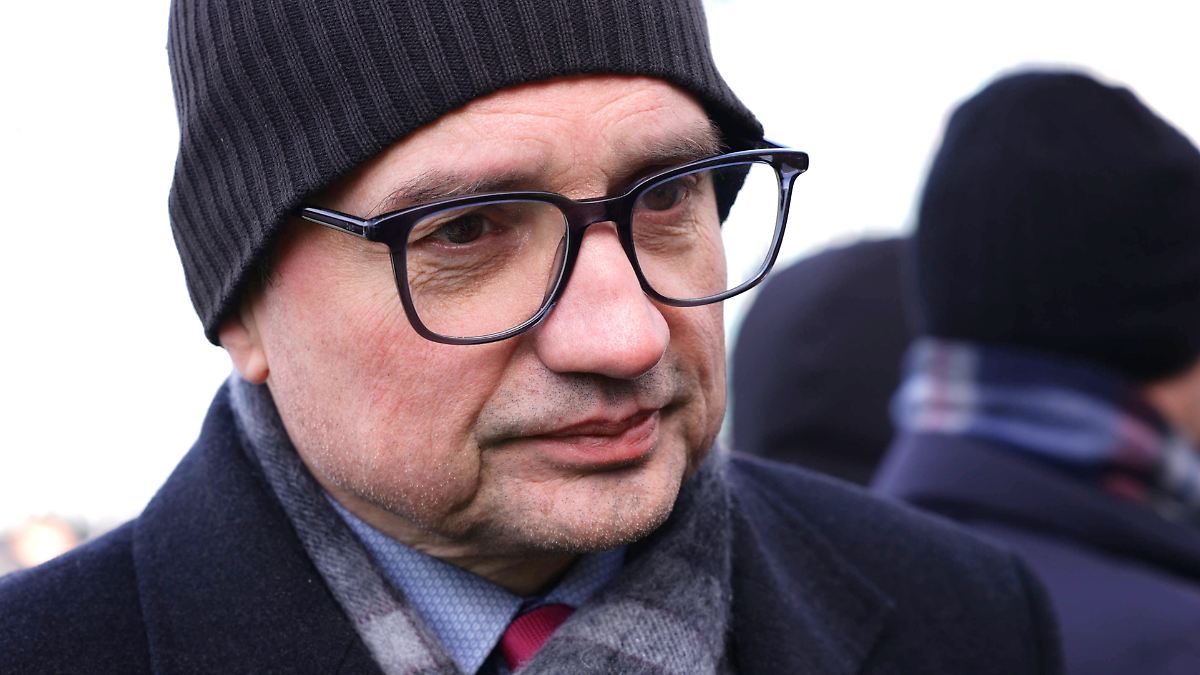 Nach-Ungarn-abgesetzt-Polen-fahndet-mit-Haftbefehl-nach-ehemaligem-Justizminister