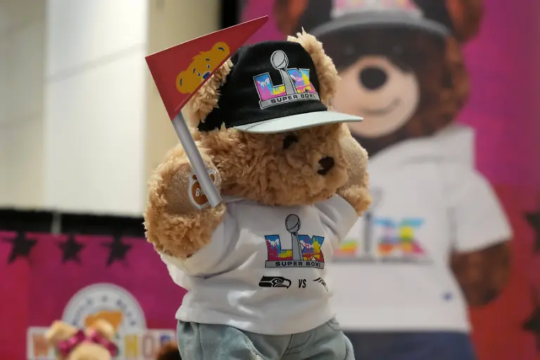 NFL-American-Football-Herren-USA-Super-Bowl-LX-Experience-Feb-4-2026-San-Francisco-CA-USA-A-Super-Bowl-60-branded-Build-a-Bear-on-display-at-the-Super-Bowl-LX-Experience-NFL-Shop-at-the-Moscone-Center