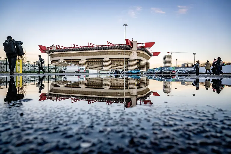 MILAN-Dutch-fans-at-the-San-Siro-Stadium-for-the-Opening-Ceremony-of-the-2026-Winter-Olympics
