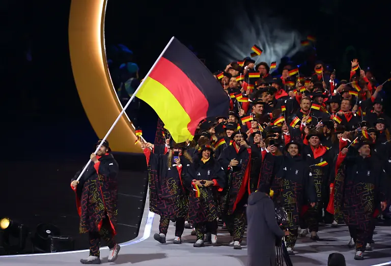2026-02-06T202449Z_1289333607_UP1EM261KPCUN_RTRMADP_3_OLYMPICS-2026-OPENING