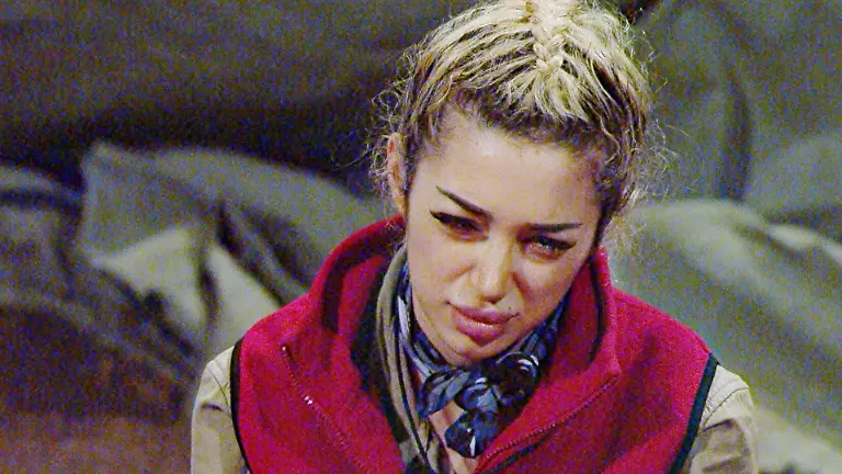 Am-Lagerfeuer-eskaliert-der-Streit-zwischen-Ariel-und-Gil-Die-Verwendung-des-sendungsbezogenen-Materials-ist-nur-mit-dem-Hinweis-und-Verlinkung-auf-RTL-gestattet