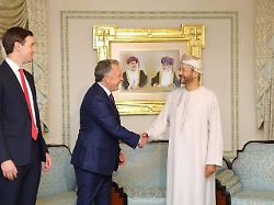 Für "Anfang der kommenden Woche": Trump kündigt weitere Gespräche mit Iran an