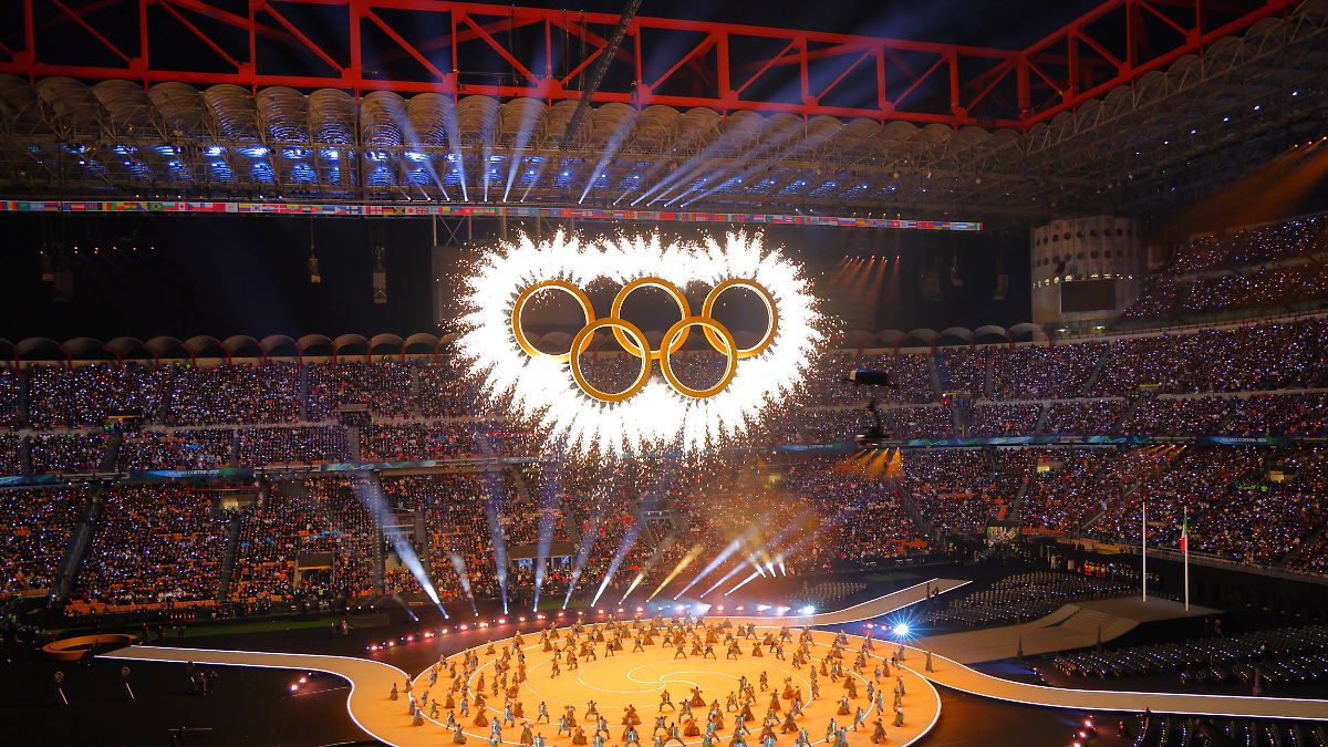 Presse-zur-Olympia-Er-ffnung-Mamma-Riah-berstrahlt-den-eisigen-Empfang-