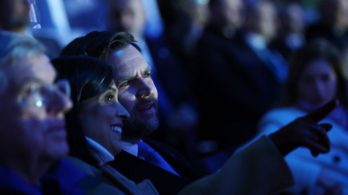 -Pfeifen-Spott-etwas-Applaus-US-Sender-zensiert-Buhrufe-gegen-Vance