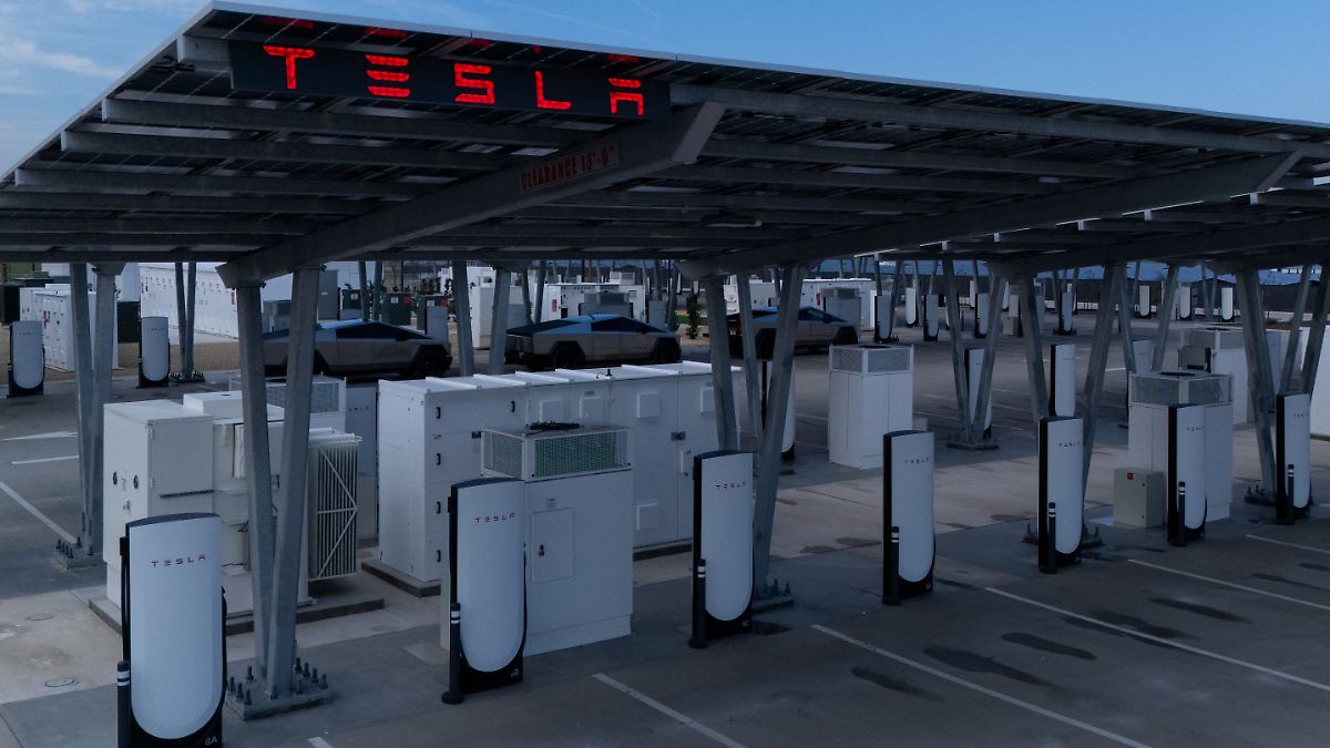 K-hner-Plan-mit-Sonnenenergie-Tesla-sucht-Ingenieure-f-r-Solar-Offensive