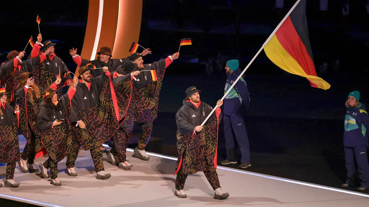 OLYMPICS-Winter-Olympic-Games-Olympische-Spiele-Olympia-OS-Milano-Cortina-2026-MILAN-ITALY-06-FEB-26-OLYMPICS-Winter-Olympic-Games-Milano-Cortina-2026-opening-ceremony-Image-shows-Team-GER-with-flagbearer-Leon-Draisaitl-GER