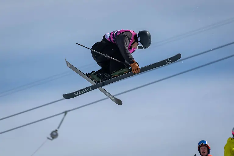 SANKT-MORITZ-SWITZERLAND-30-MAR-25-FREESTYLE-SKIING-FIS-Freestyle-Ski-and-Snowboard-World-Championships-halfpipe-ladies-men-final-Image-shows-Hunter-Hess-USA