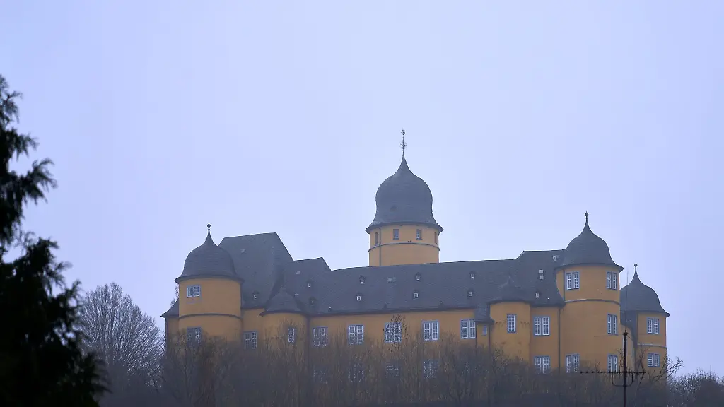 Teils-bleibt-es-auch-tagsueber-laenger-neblig-trueb