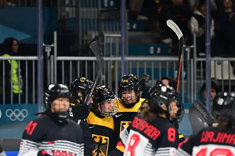 Goal-celebration-3-0-from-Nicola-Hadraschek-11-Germany-Ice-Hockey-Womens-Prelim-Round-Group-B-Germany-Japan-Milano-Cortina-2026-Olympic-Games-07-02-2026