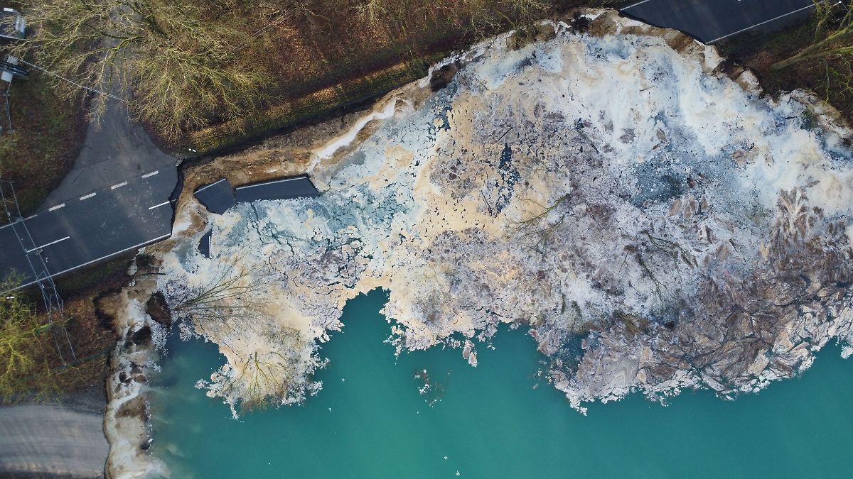 B-schungsarbeiten-als-Ursache-Stra-e-in-Coesfeld-bricht-ein-und-rutscht-in-Quarzgrube