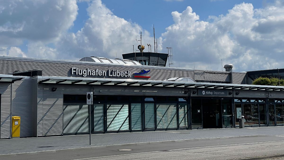 Mitarbeiter-rufen-Polizei-Betrunkener-bricht-in-Flughafen-ein-und-verpasst-Mallorca-Flug