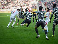 "Will das nicht hinnehmen": Aberwitziger Elfmeter provoziert Augsburger Wut