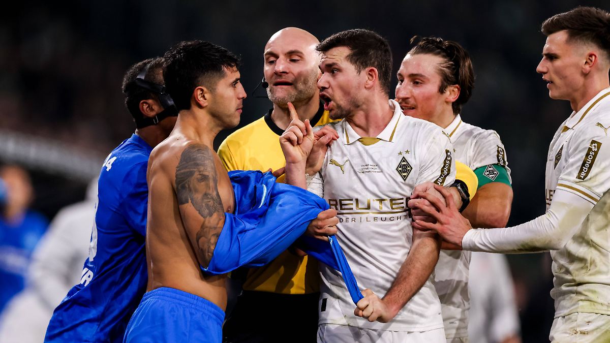 Rudelbildung-am-Niederrhein-Gladbach-klaut-Leverkusen-Trikot-und-zwei-Punkte