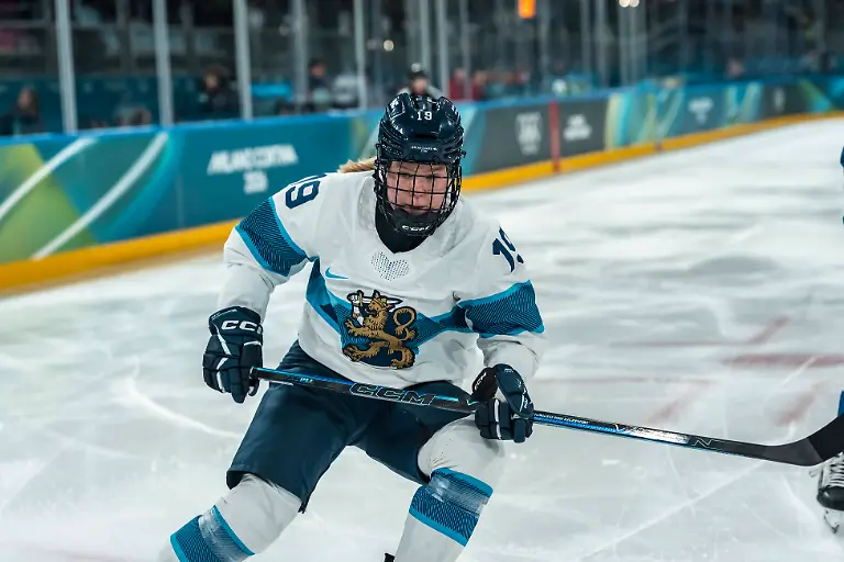 February-7-2026-Milan-Lombardy-Italy-forward-Ida-Kuoppala-19-of-Team-Finland-plays-against-Team-USA-in-the-Preliminary-Round-Group-B-at-the-Milano-Ice-Park-In-Rho-in-MILAN-Italy-during-the-2026-Milano-Cortina-Winter-Olympics-Milan-Italy-ZUMAa161-20260207-oly-a161-207-Copyright-xWalterxG