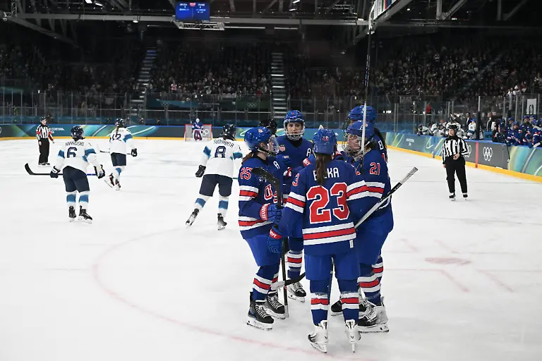 Ice-hockey-Eishockey-Milano-Cortina-2026-Winter-Olympics-Day-1-A-player-from-the-USA-exults-during-the-Winter-Olympic-Games-Olympische-Spiele-Olympia-OS-at-the-Milano-Rho-Ice-Hockey-Arena-in-Milano-Italy-on-February-7-2026-Milano-Italy-PUBLICATIONxNOTxINxFRA-Copyright-xFedericoxManonix-originalFilename-manoni-olympics260207-npTpk