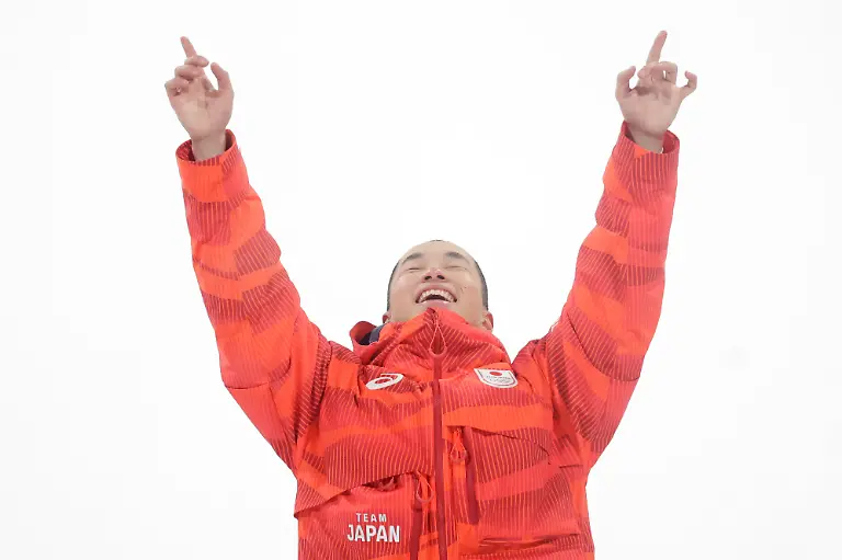 Olympia-Olympische-Winterspiele-Mailand-Cortina-2026-Snowboard-Big-Air-Maenner-Finale-Kira-Kimura-Japan-jubelt-ueber-seinen-Sieg