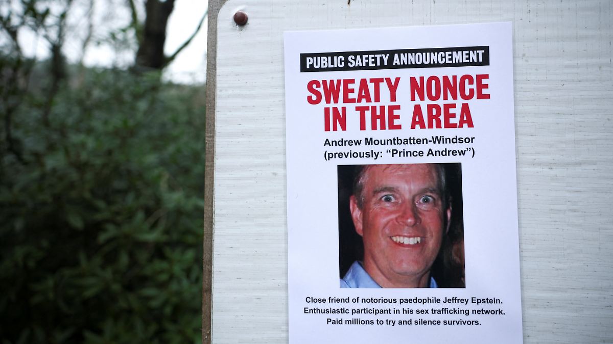 K-hler-Empfang-in-Sandringham-Schm-hplakate-empfangen-Andrew-nach-dem-Umzug