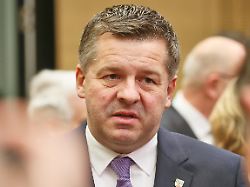 Schnee schippen oder Laub fegen: Ministerpräsident Schulze fordert Arbeitspflicht für Bürgergeldempfänger