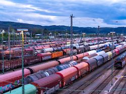 Kein Zugverkehr über Wuppertal: Bahnsperrung zwingt Güterzüge auf teure Umwege