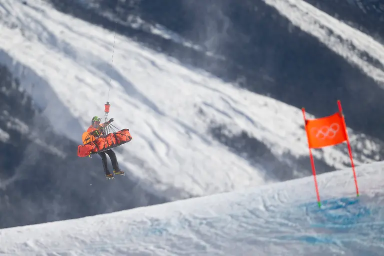260208-Lindsey-Vonn-of-USA-is-carried-by-helicopter-during-women-s-alpine-skiing-downhill-during-day-2-of-the-2026-Winter-Olympics-on-February-8-2026-in-Cortina