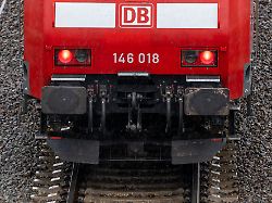 Sachsen-Anhalt: 18-Jähriger klettert auf S-Bahn – 16 Züge verspäteten sich