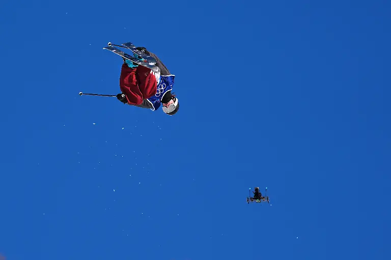 February-7-2026-Livigno-Italy-Canada-s-Evan-McEachran-hits-a-jump-in-front-of-a-drone-during-the-qualification-for-the-men-s-free-ski-slopestyle-during-the-Milano-Cortina-2026-Winter-Olympic-Games-Olympische-Spiele-Olympia-OS-in-Livigno-Italy-Saturday-Feb-7-2026