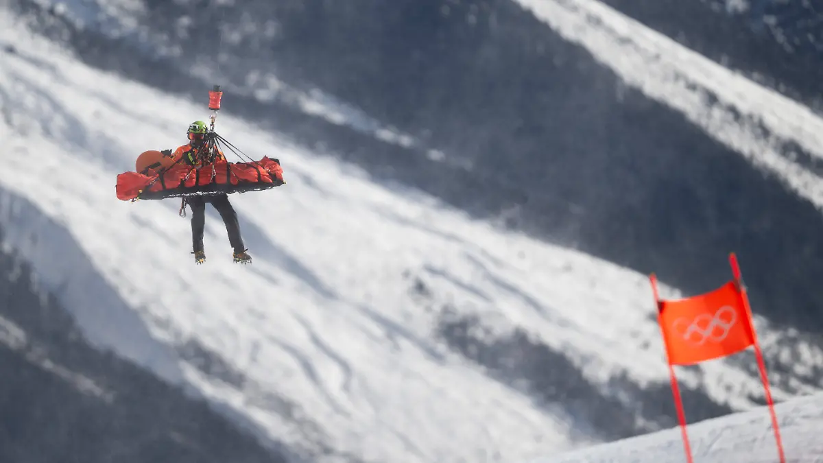 260208-Lindsey-Vonn-of-USA-is-carried-by-helicopter-during-women-s-alpine-skiing-downhill-during-day-2-of-the-2026-Winter-Olympics-on-February-8-2026-in-Cortina