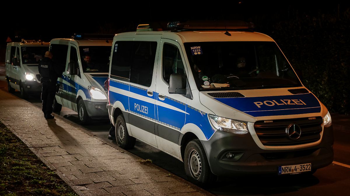 Mitten-auf-Bundesstra-e-in-NRW-Mann-sticht-neuen-Lebensgef-hrten-seiner-Ex-nieder