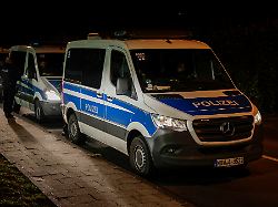 Mitten auf Bundesstraße in NRW: Mann sticht neuen Lebensgefährten seiner Ex nieder