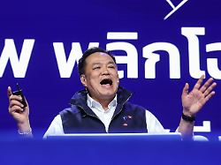 Zwei Drittel für neue Verfassung: Konservativer Regierungschef gewinnt Wahl in Thailand