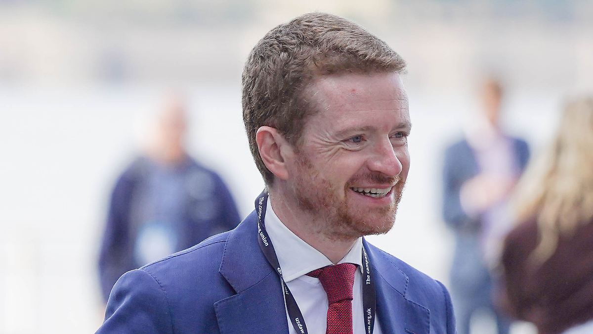 Regierungskrise-in-London-Starmers-Stabschef-tritt-wegen-Rolle-im-Epstein-Skandal-zur-ck